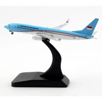 Indonesia Airlines B737-800 Гражданска авиация самолет сплав & пластмаса модел 1: 400 мащаб Diecast играчка подарък колекция симулация