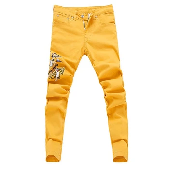 2023 Нови бродирани дънки Мъжки панталони Плътен цвят мода Тесни класически перфорирани тънки годни розови жълти зелени дънкови панталони
