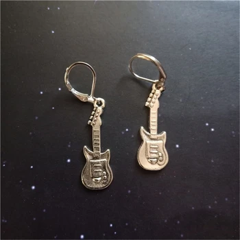 Guitar Leverback Обица, изящни музикални инструменти обеци подарък за музикант, най-добър приятел подарък, жена мъж клип обеци