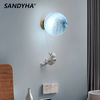 SANDYHA Модерна астронавтска стенна лампа Лунна смола абажур Sconce Led светлина за детска стая спалня декор Лампара Месита Ноче