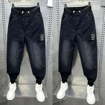 Пролет Есен Нови висококачествени мъжки панталони Дънки Малък крак Харун панталони Мода Мъжки тесни черни дънки Ежедневни панталони