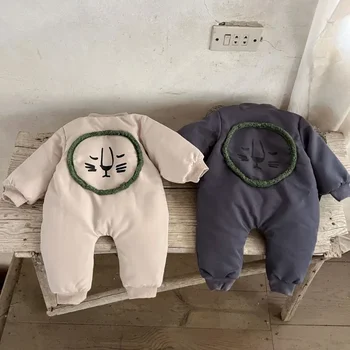 Зимни нови бебешки дрехи карикатура лъв ватирани малко дете гащеризон сгъстяване топли момчета цип гащеризон
